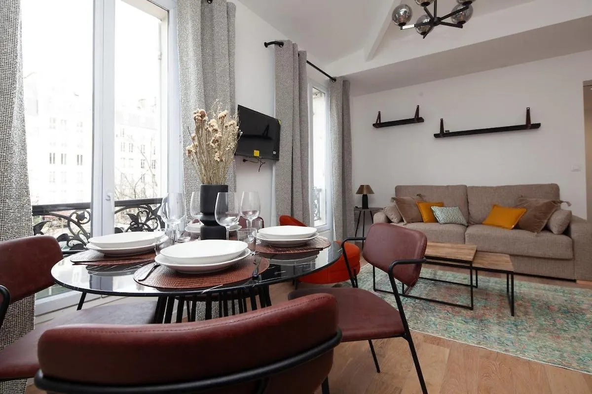 Paris 15 - Tour Montparnasse - Bd Pasteur - 2 Pieces Apartment 0*,  France